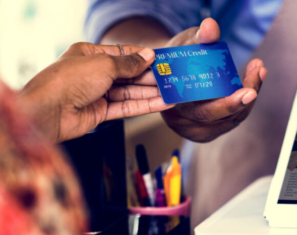 Image of a customer handing a dealer a credit card