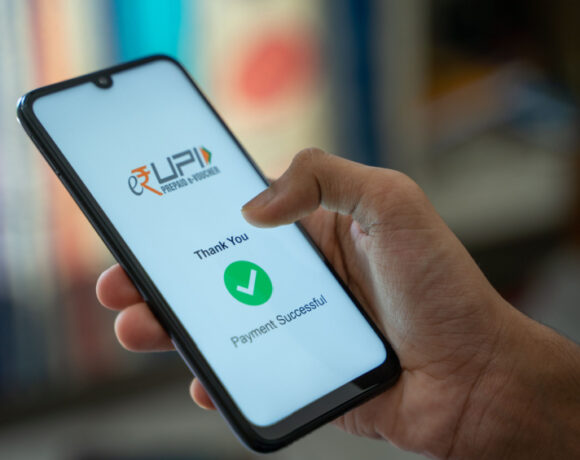 An image showing a successful transaction using e-RUPI using a smartphone illustrates the urged to use of PayNow-UPI scheme by SMEs in Singapore.